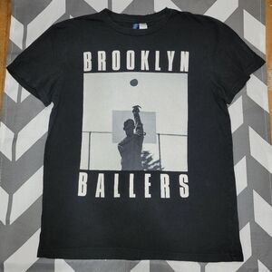 H&M divided mens size small Brooklyn ballers basketball graphic black teeshirt